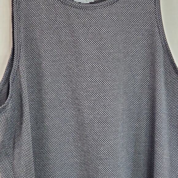 Athletic Running Top Reflection Back Keyhole Slit Bottom Gray Black Large 12-14 - Picture 2 of 7